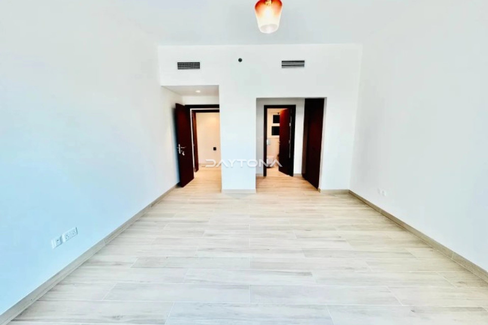 BRAND NEW I PRIME LOCATION I CREEK METRO