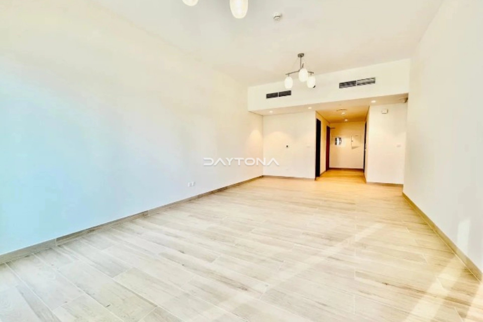 BRAND NEW I PRIME LOCATION I CREEK METRO