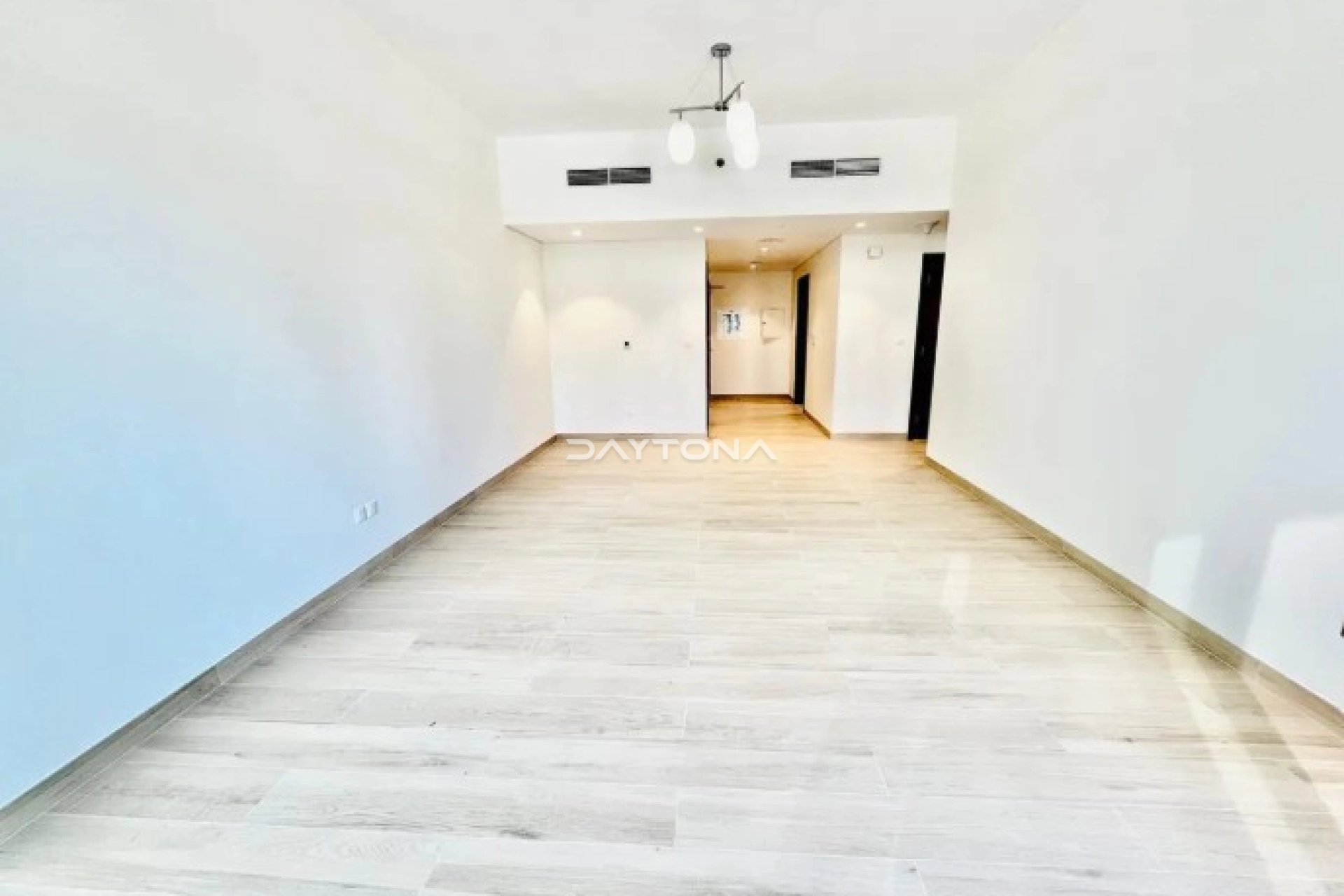 BRAND NEW I PRIME LOCATION I CREEK METRO