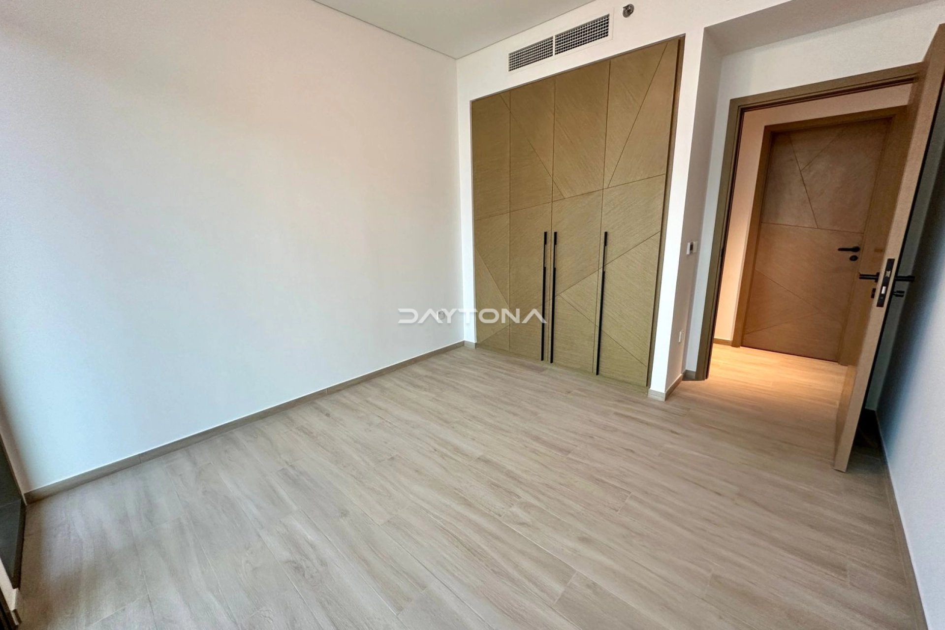 SPACIOUS LAYOUT | READY TO MOVE IN | FITTED KITCHEN