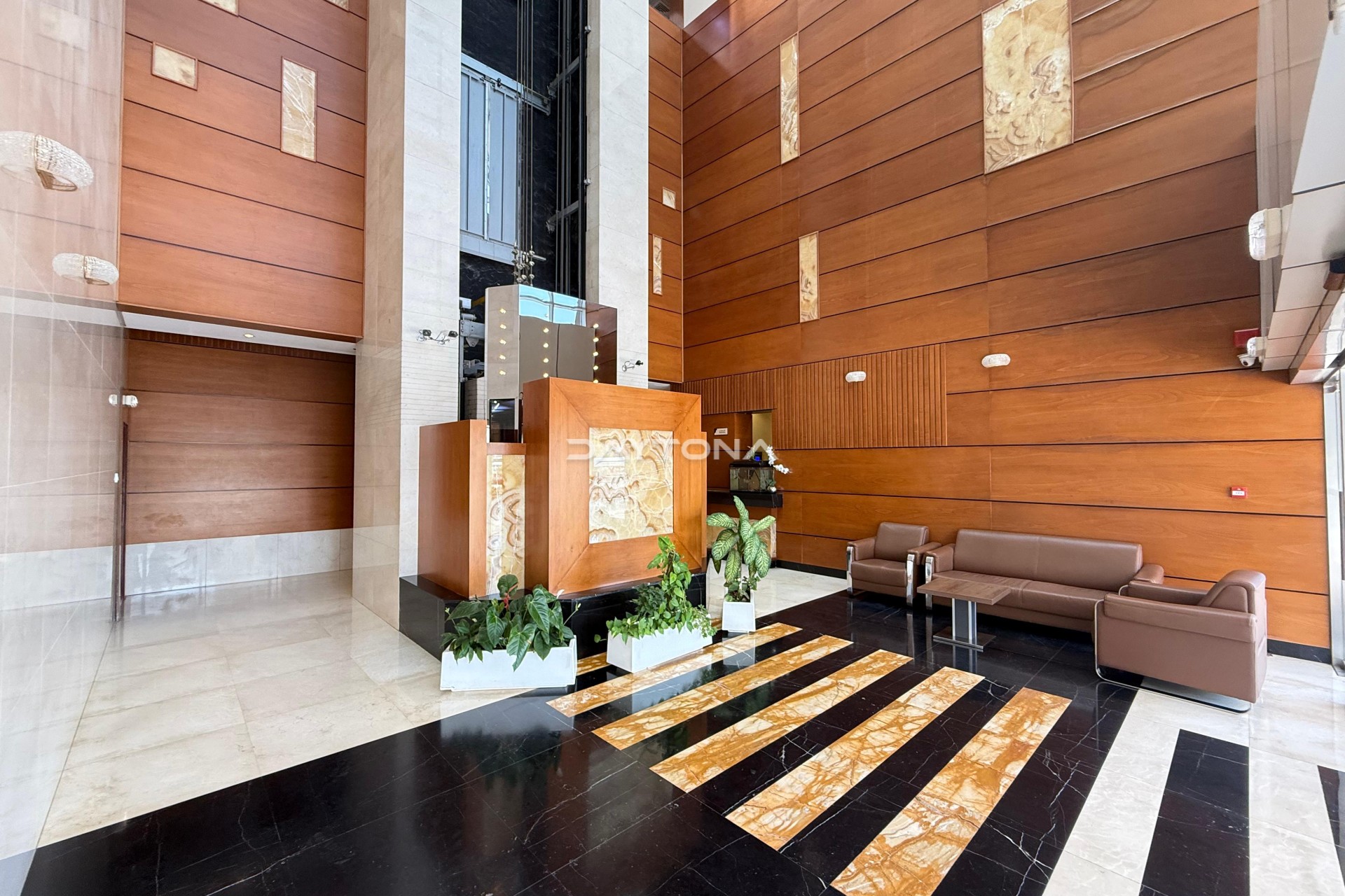 SPACIOUS LAYOUT | WELL MAINTAINED | READY UNIT