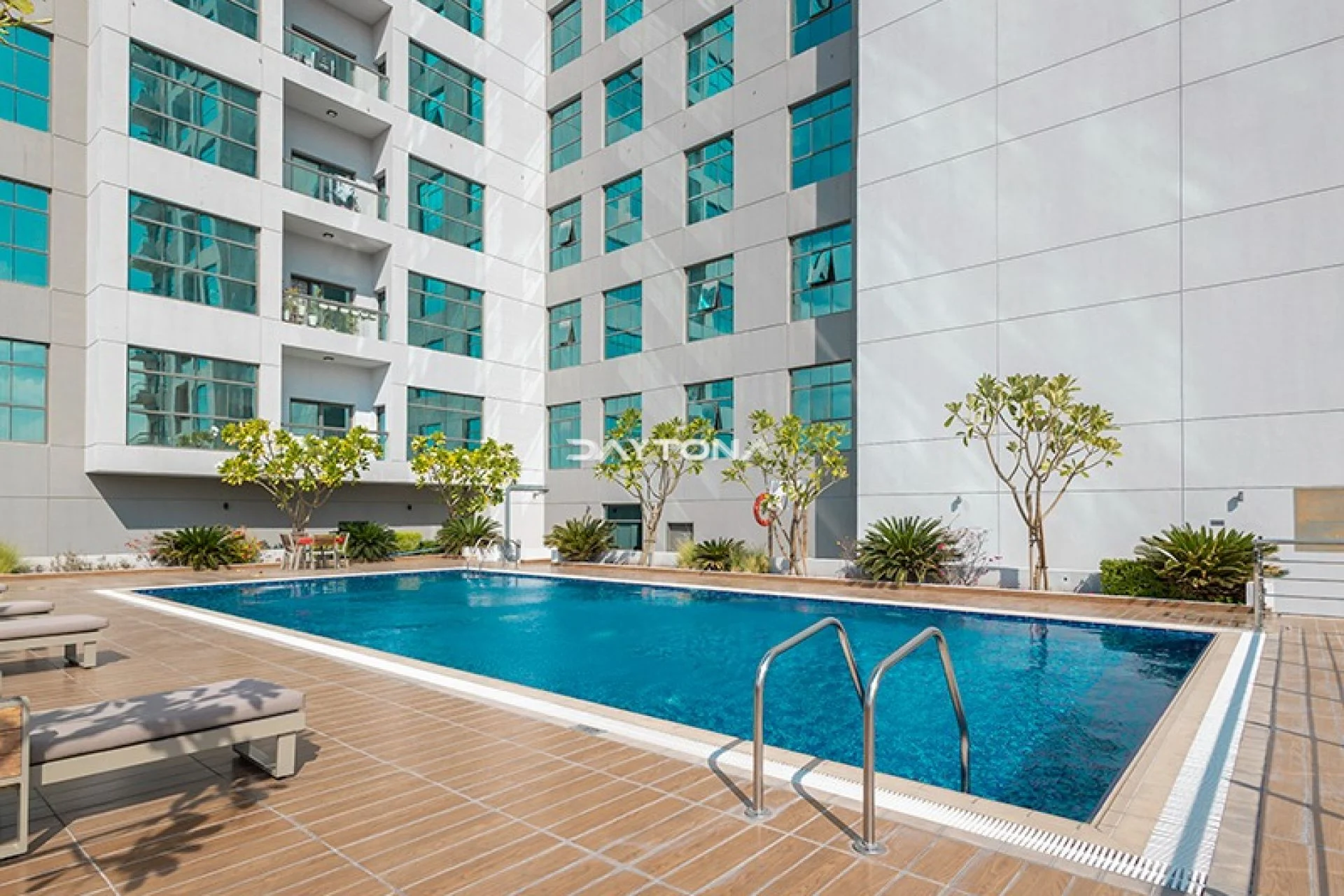 READY TO MOVE l EASY ENTRY & EXIT ACCESS l POOL VIEW
