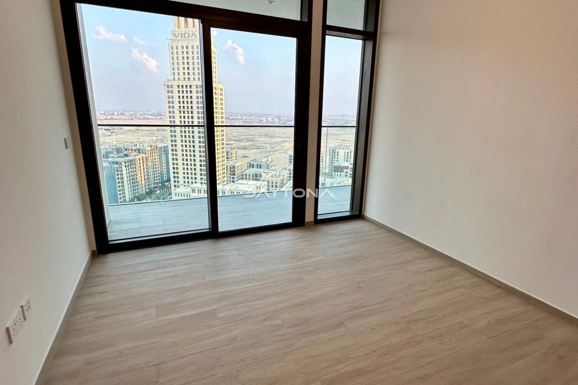 SPACIOUS LAYOUT | READY TO MOVE IN | FITTED KITCHEN