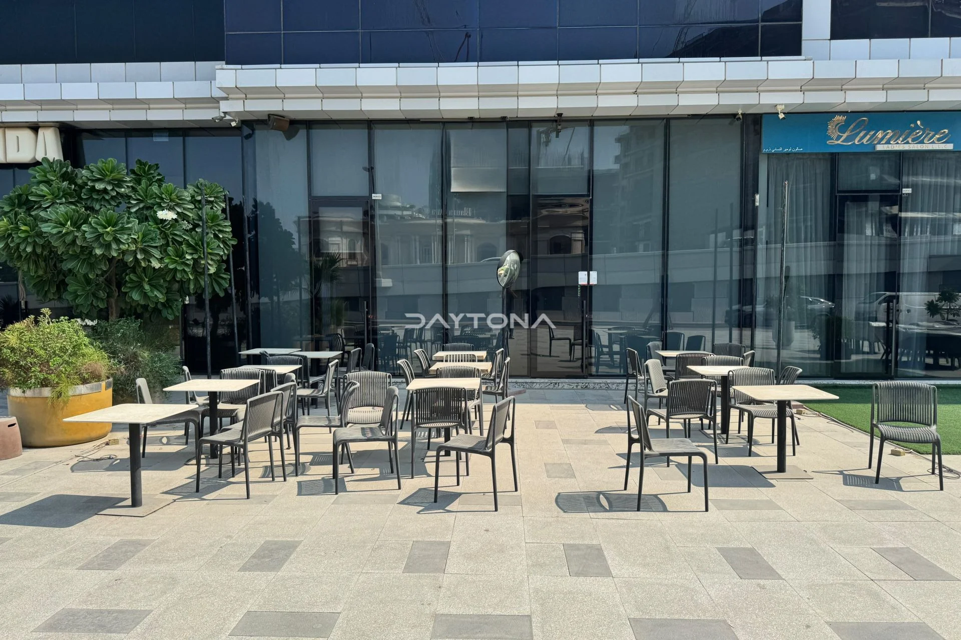 FITTED SHOP l AL WASL l NEXT TO CANAL & PARK