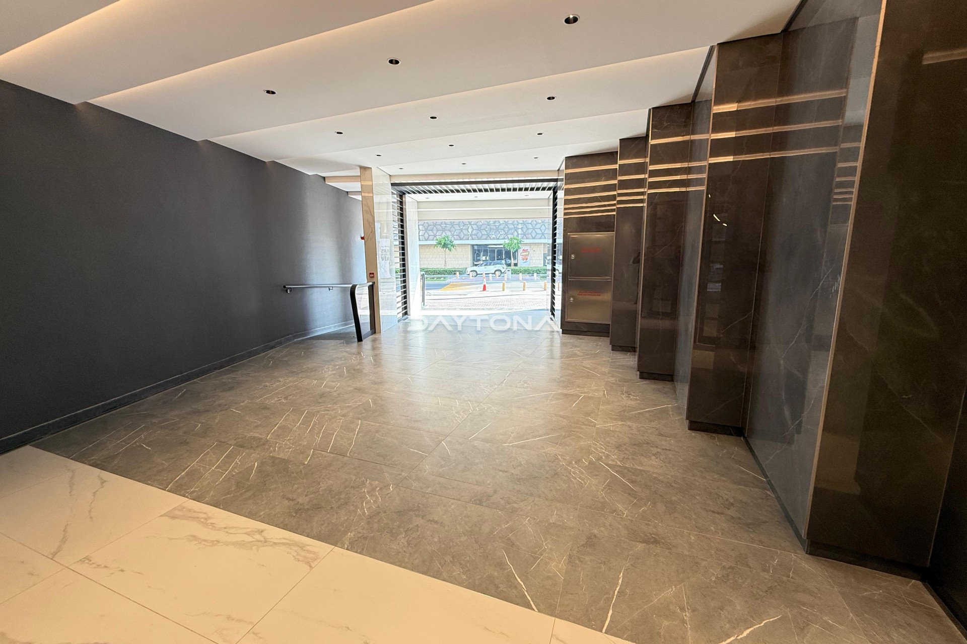 PRIME LOCATION | SPACIOUS LAYOUT | READY TO MOVE IN