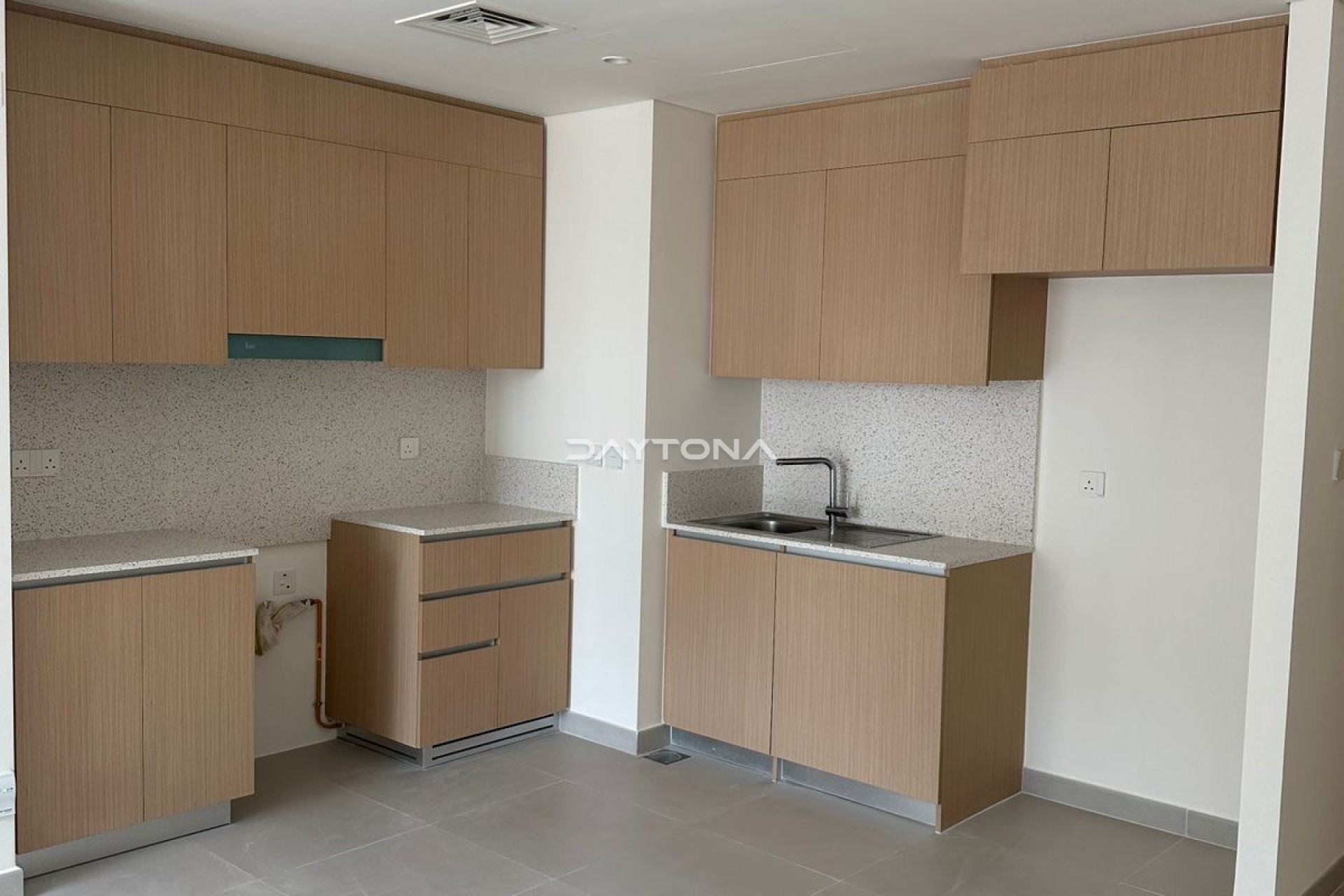 SPACIOUS LAYOUT | CHILLER FREE | PRIVATE BEACH
