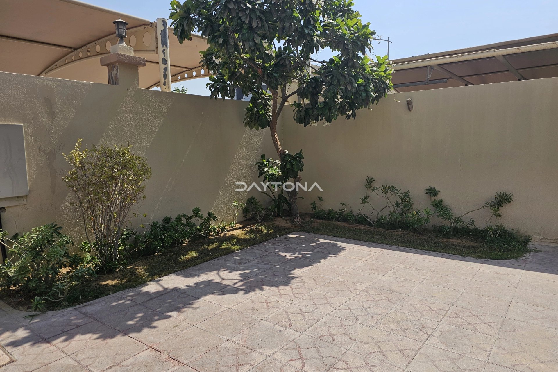 MODERN 5 BED + MAIDS VILLA | PRIVATE GARDEN | POOL