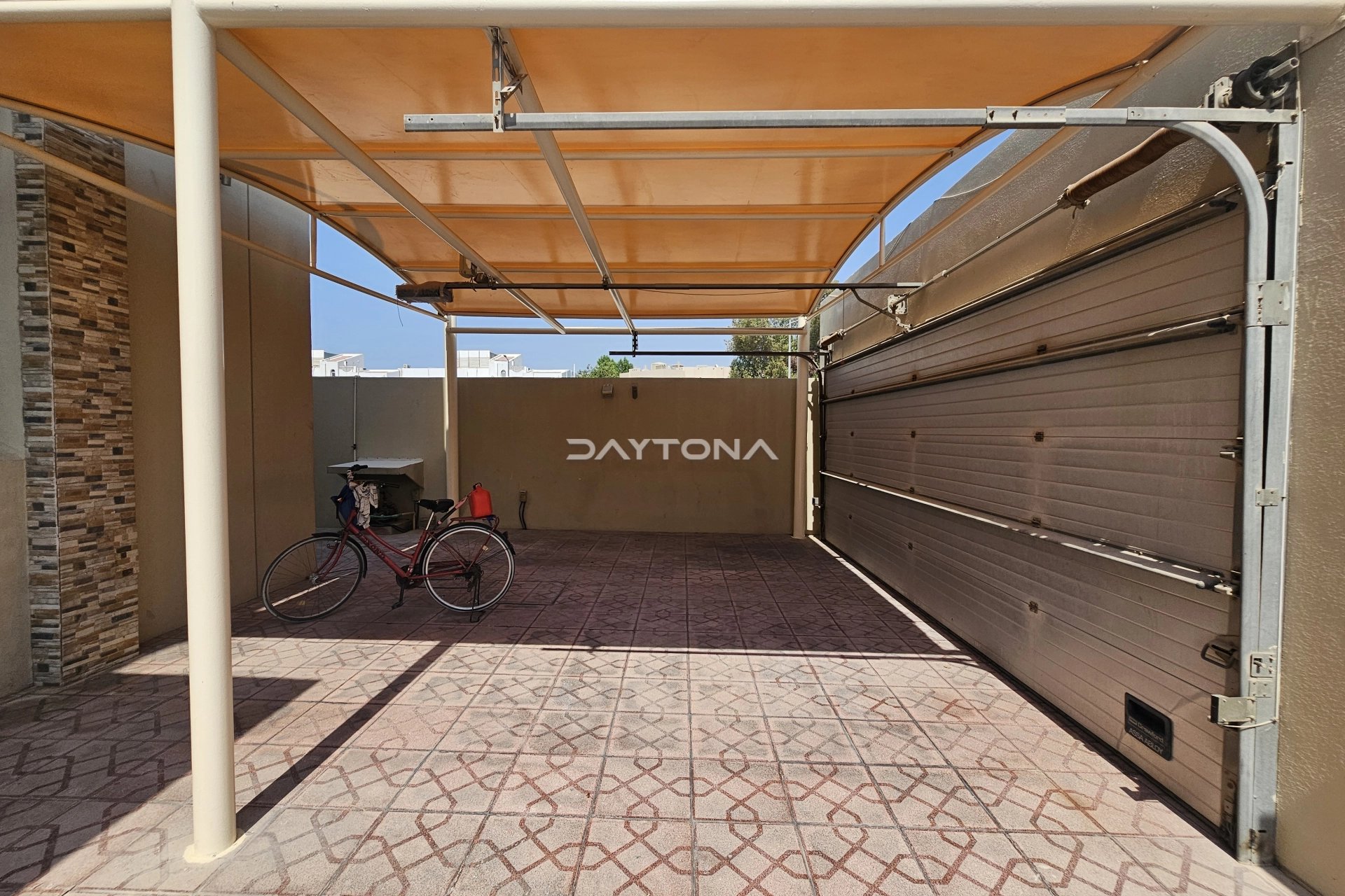 MODERN 5 BED + MAIDS VILLA | PRIVATE GARDEN | POOL