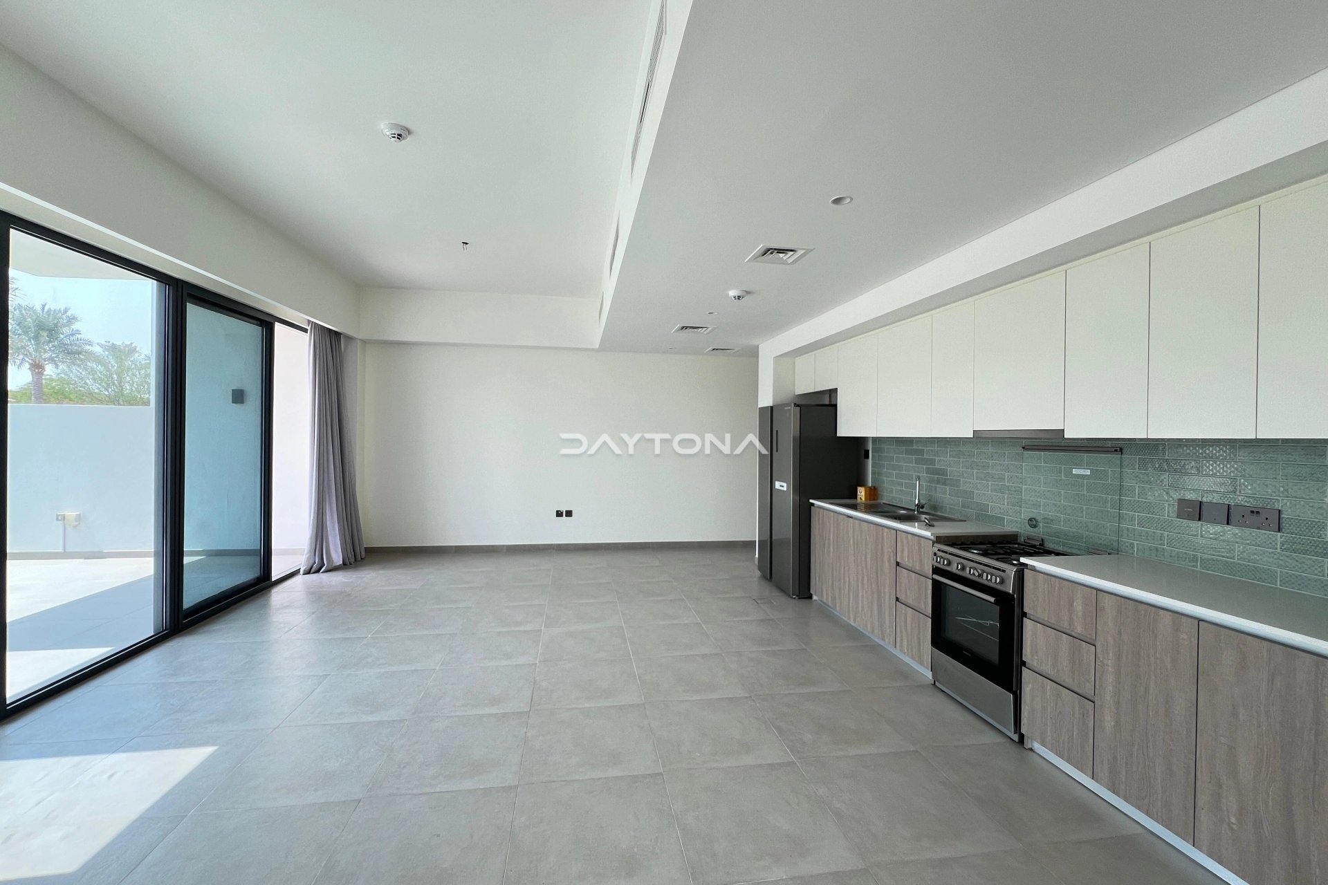 PARK VIEW | KITCHEN WITH APPLIANCES | MODERN COMMUNITY