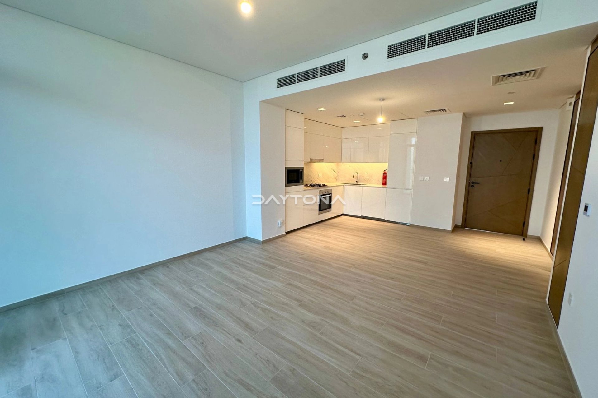 SPACIOUS LAYOUT | READY TO MOVE IN | FITTED KITCHEN