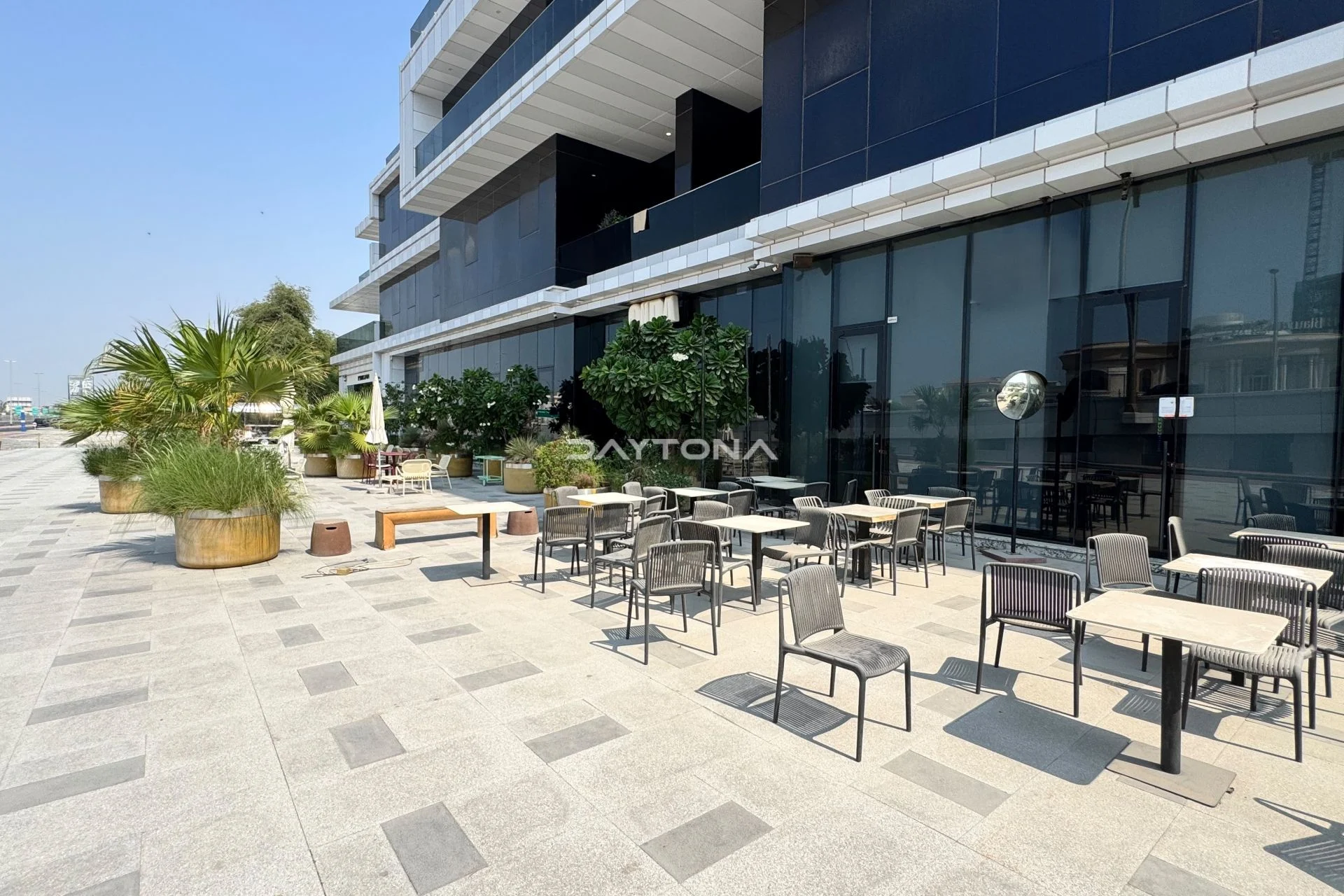 FITTED SHOP l AL WASL l NEXT TO CANAL & PARK