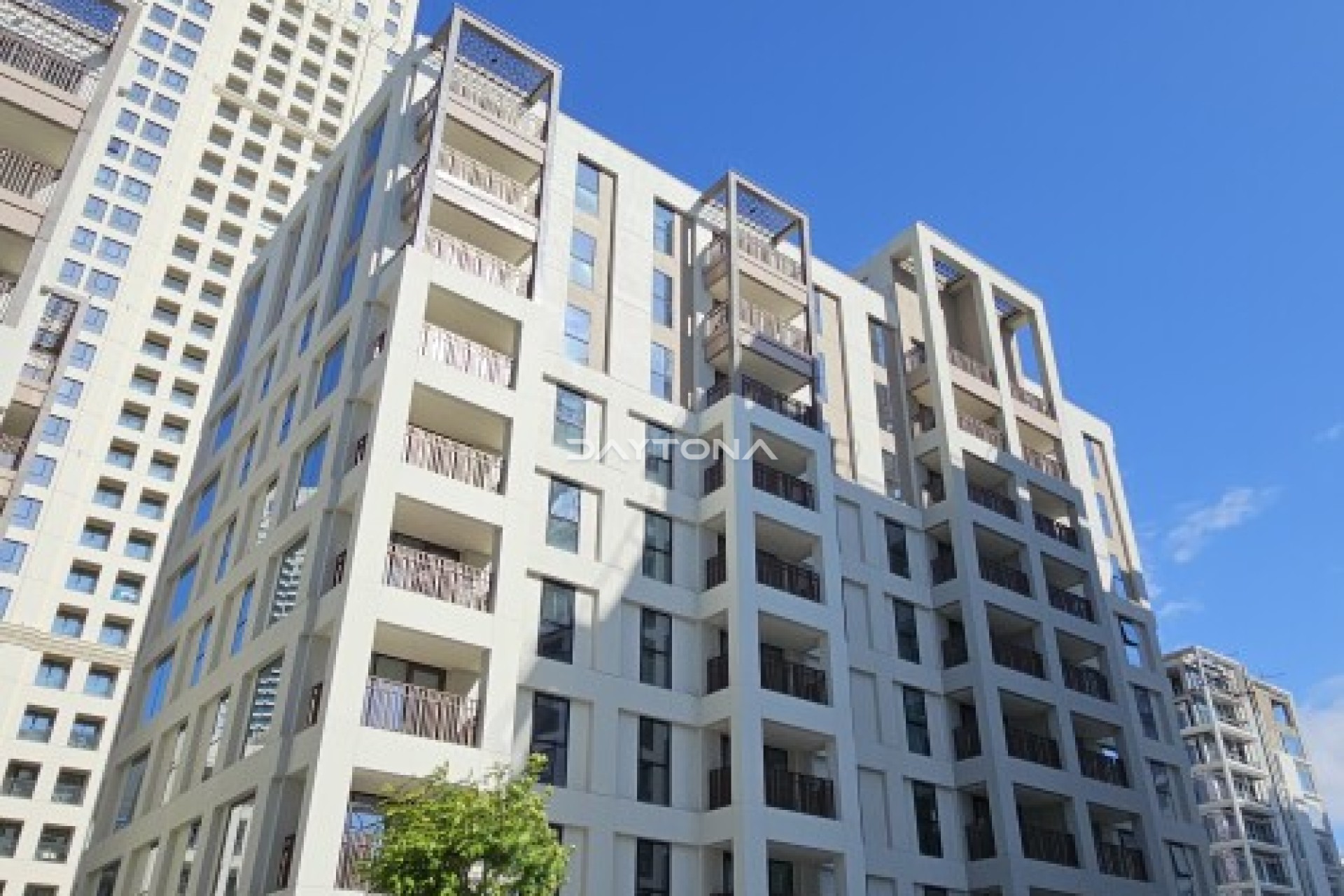 SPACIOUS LAYOUT | CHILLER FREE | PRIVATE BEACH