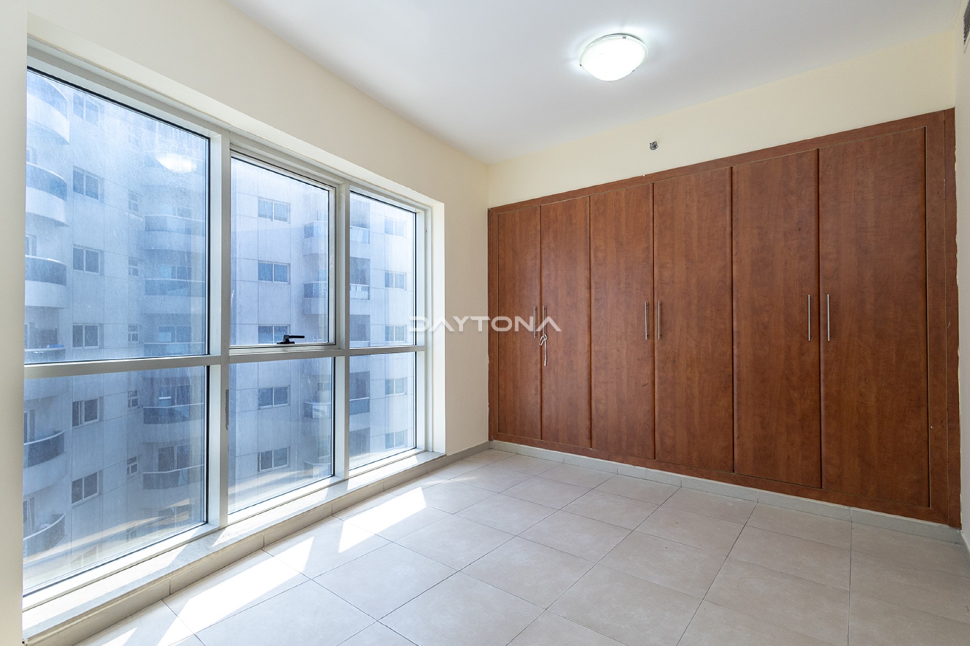 FAMILY BUILDING | NEAR NESTO AND SCHOOLS | CENTRAL LOCATION