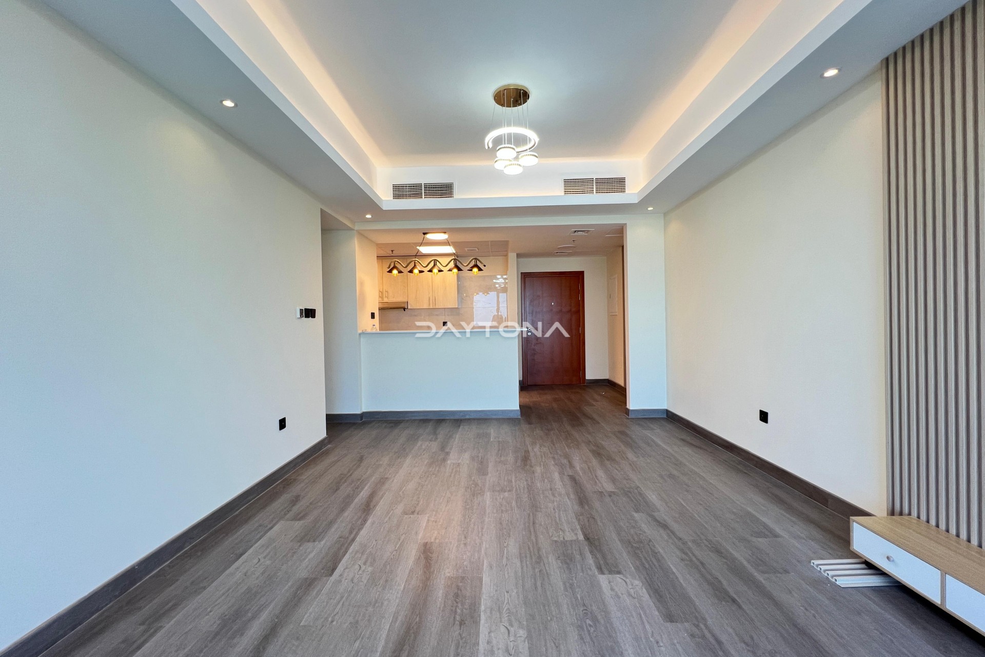 FULLY UPGRADED | 2 BEDROOM | UNFURNISHED | GREAT LOCATION