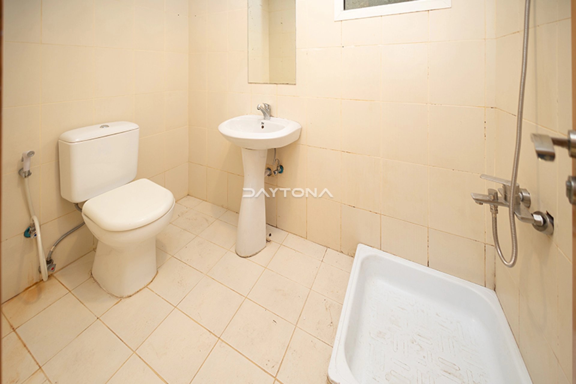 CLOSE TO SHARAF DG METRO STATION | FAMILY STUDIO IN AL HAMRIYA
