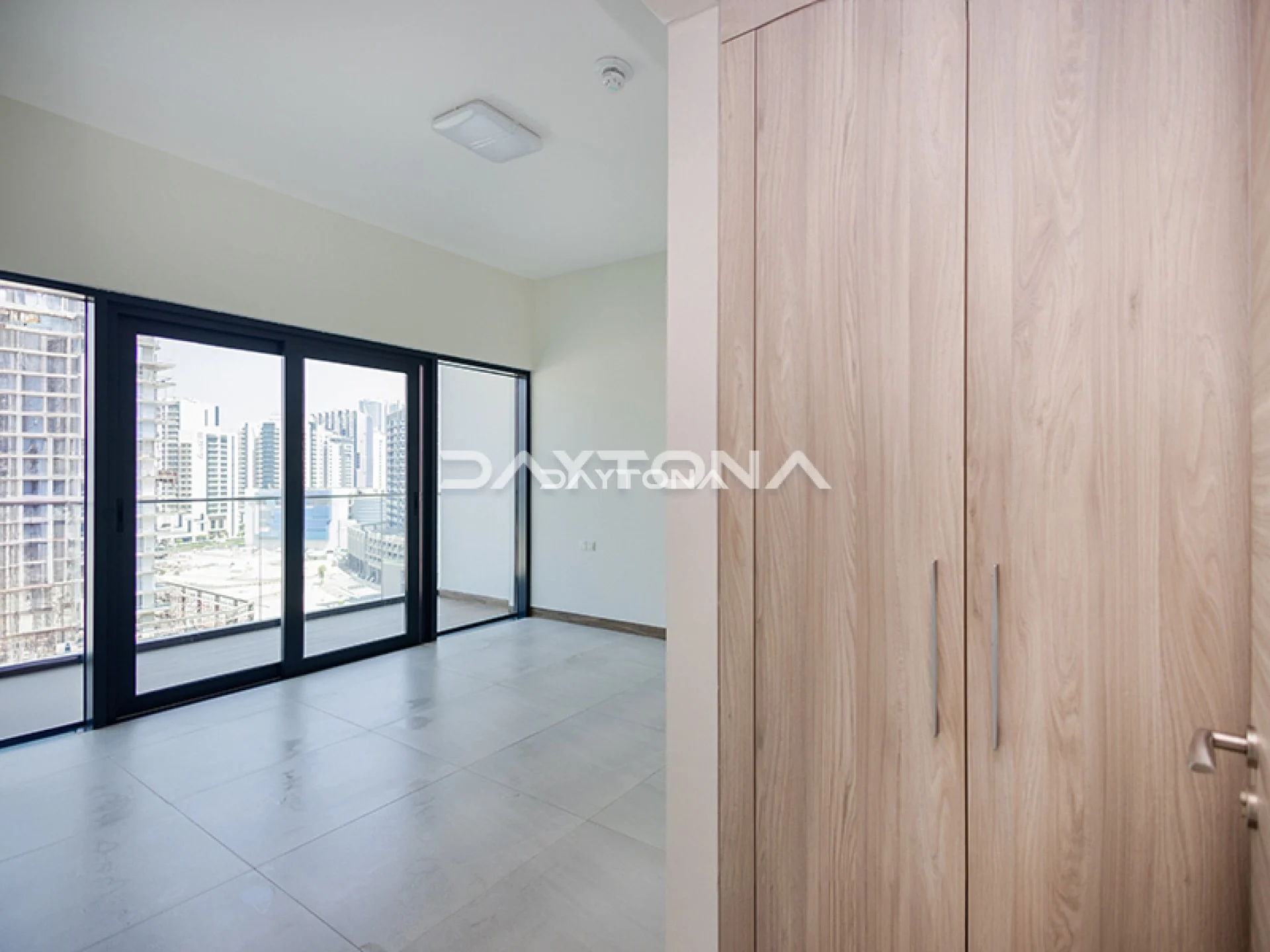 PRIME LOCATION | LUXURIOUS | READY TO MOVE