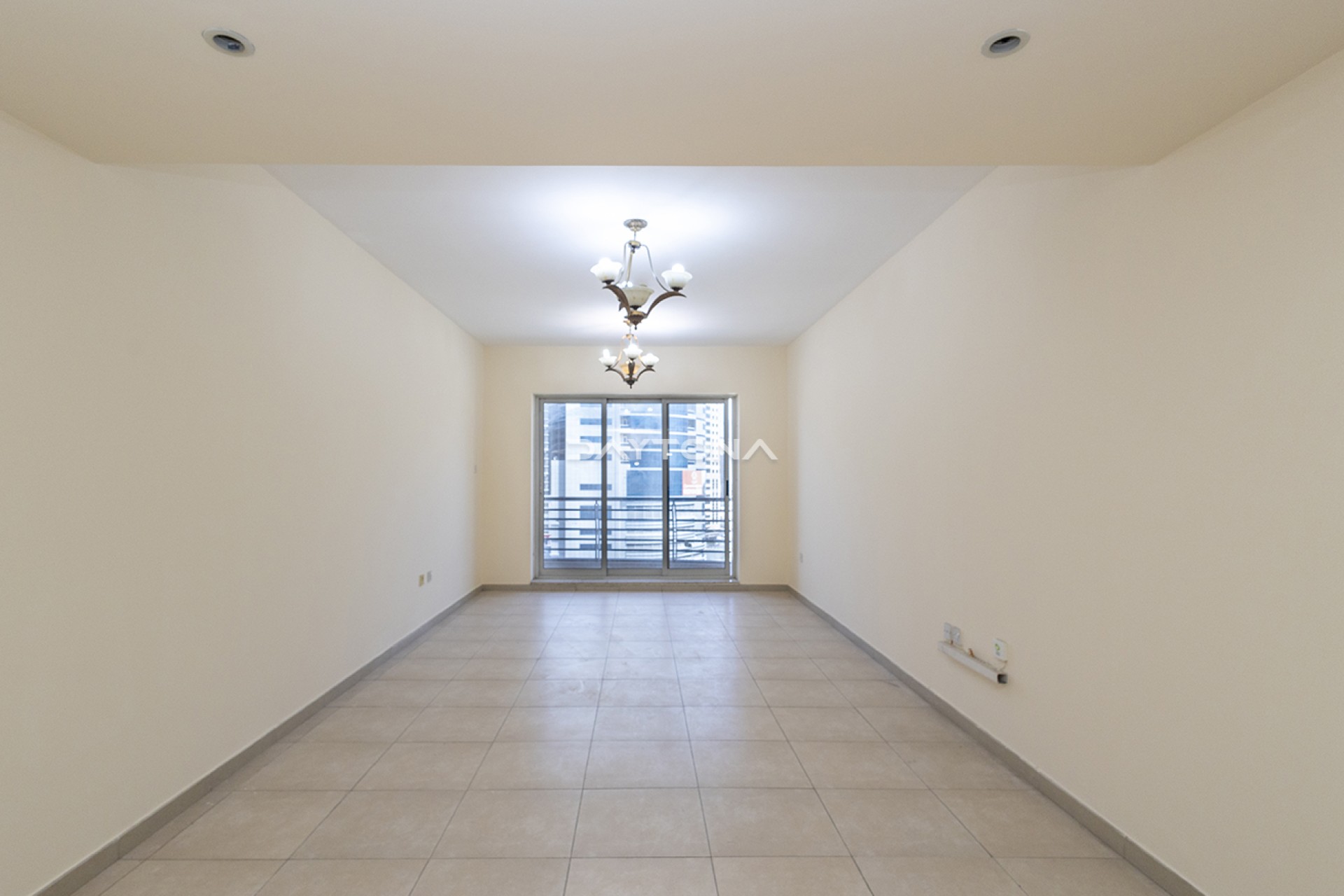 FAMILY BUILDING | NEAR NESTO AND SCHOOLS | CENTRAL LOCATION