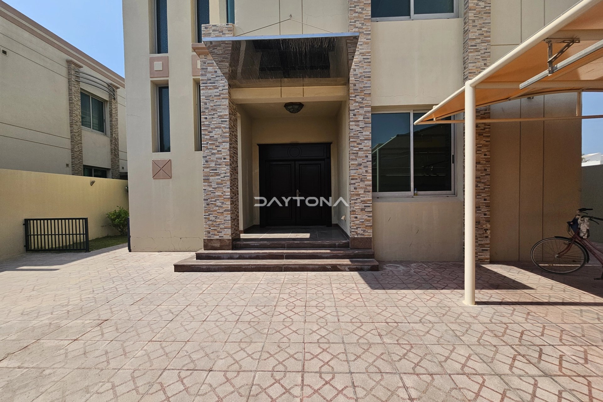 MODERN 5 BED + MAIDS VILLA | PRIVATE GARDEN | POOL