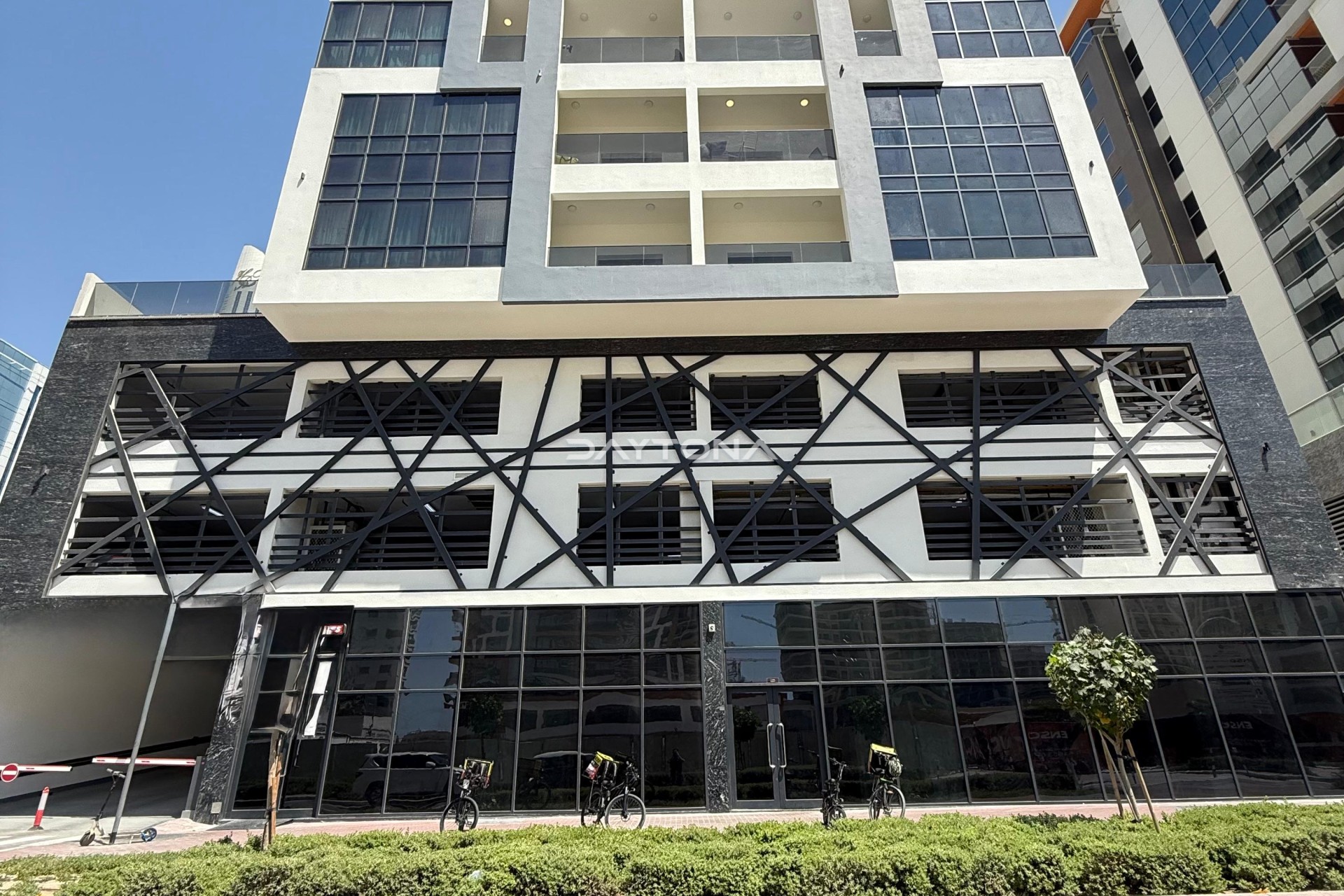 SPACIOUS LAYOUT | READY TO MOVE IN | CLOSED PARKING