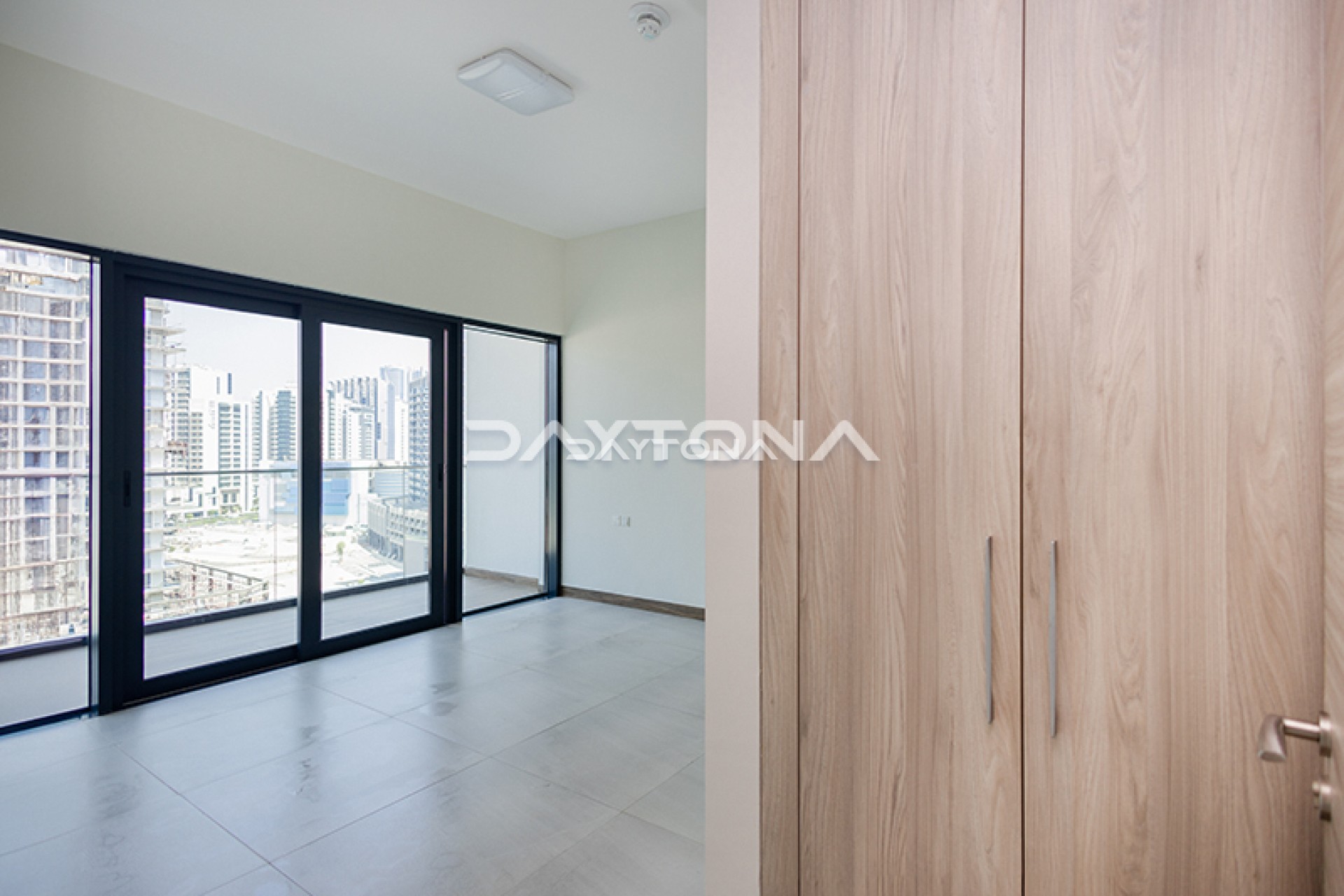PRIME LOCATION | LUXURIOUS | FURNISHED OPTION AVAILABLE | READY TO MOVE
