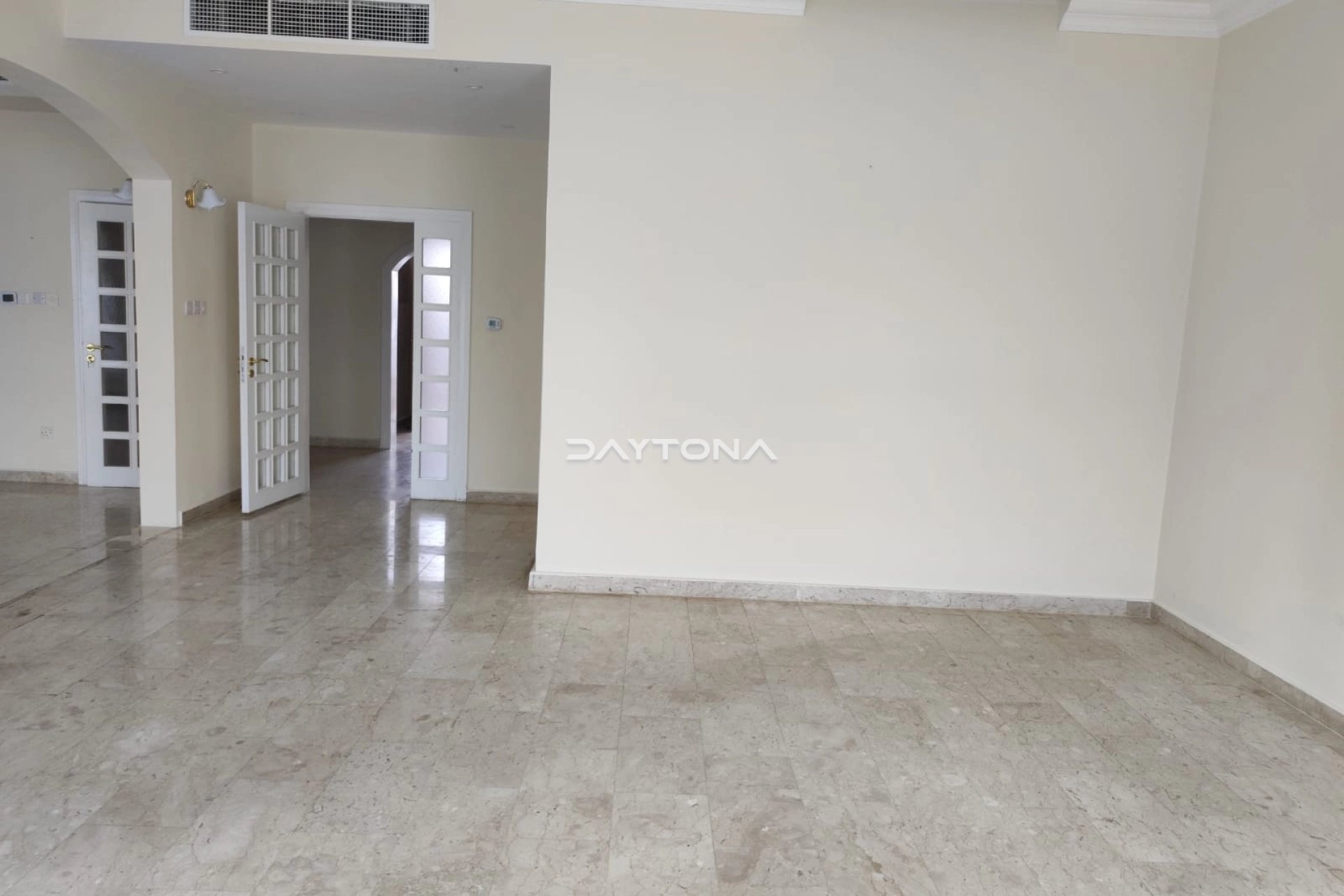 SPACIOUS VILLA+ MAID’S & DRIVER’S ROOM | LUXURY COMPOUND