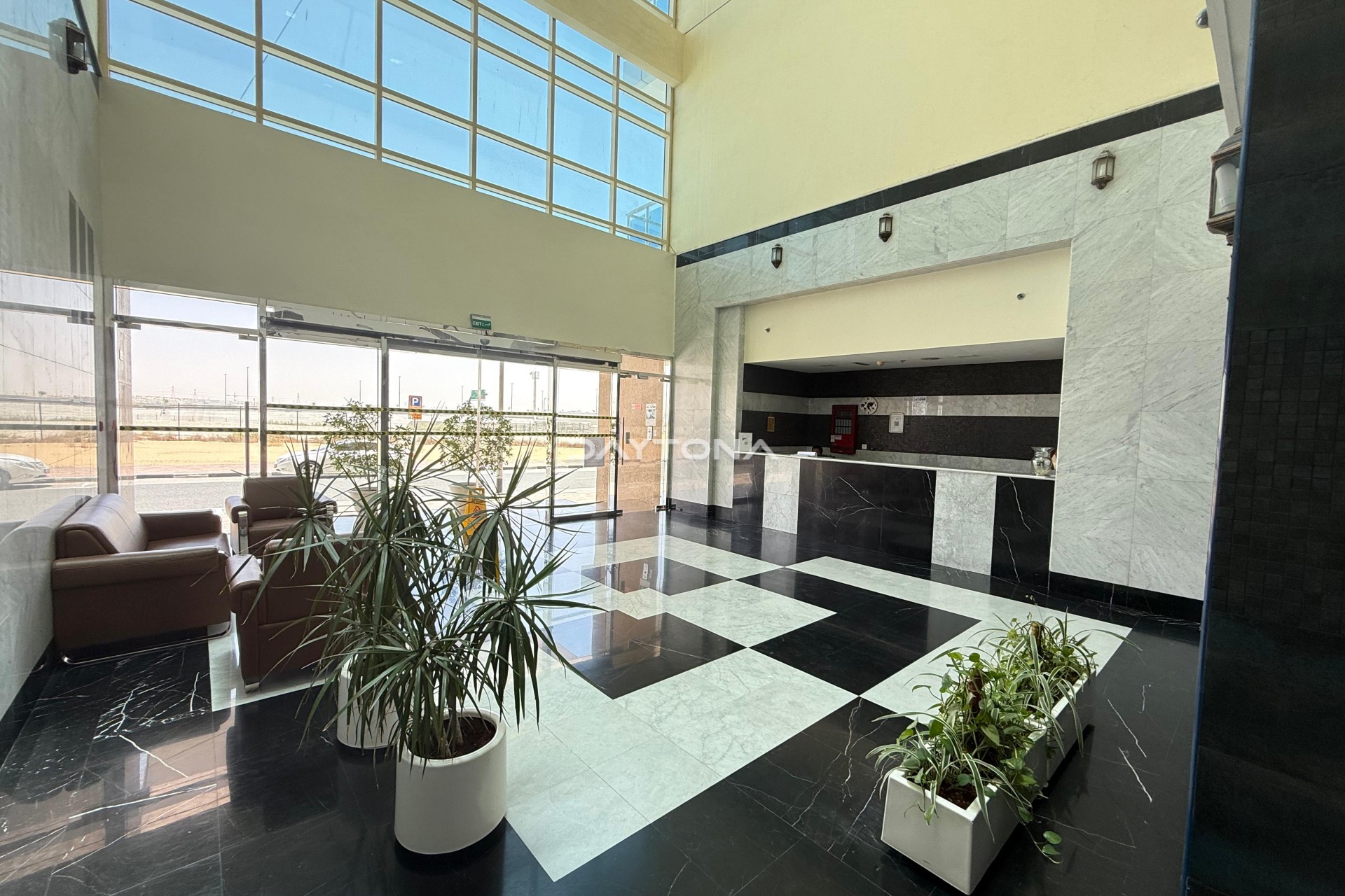 SPACIOUS LAYOUT | WELL MAINTAINED | READY UNIT