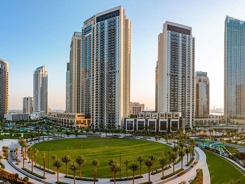 Arlo by Emaar sits in Dubai Creek Harbour, where modern design meets the gentle flow of the creek. This project offers a range of 1 to 3-bedroom apartments and 3-bedroom townhouses. Each home features open spaces and large windows that draw in natural light. Balconies extend the living area, inviting the outdoors in. In Arlo at Dubai Creek Harbour, daily life blends with the quiet charm of the water's edge. Paths wind through green spaces, perfect for leisurely strolls or morning runs. The nearby creek promenade offers spots for dining and shopping, creating a lively yet serene environment. Interiors at Arlo reflect thoughtful design. The blend of sleek lines and natural materials gives each space a calm, balanced feel. Kitchens, bedrooms and bathrooms are fitted with quality fixtures, ensuring comfort and style. Residents enjoy a range of amenities. The fitness center and pool provide spaces to relax and stay active while the yoga room and meditation areas offer a retreat for the mind. Children have dedicated play areas, both indoors and outdoors.