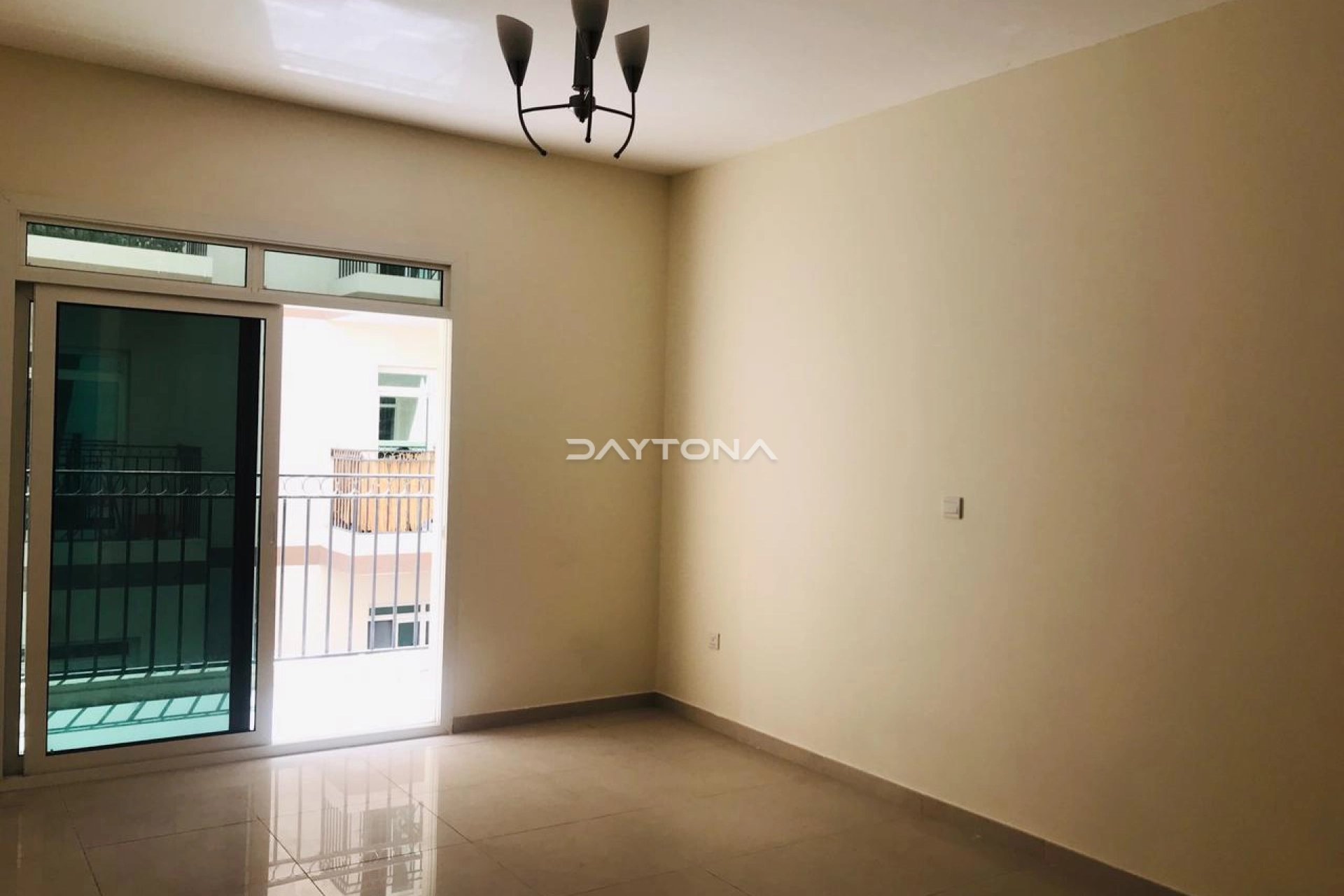 PRIME LOCATION | SPACIOUS | COMMUNITY VIEW | 4 CHEQUES