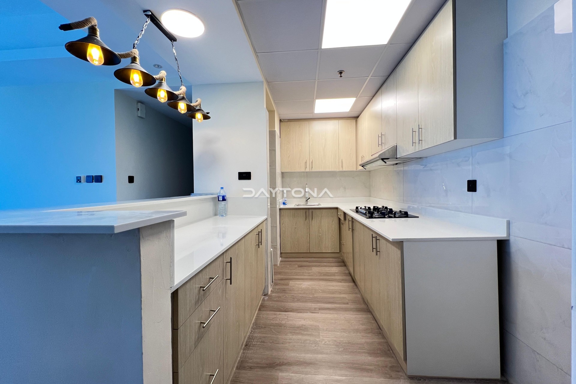 FULLY UPGRADED | 2 BEDROOM | UNFURNISHED | GREAT LOCATION