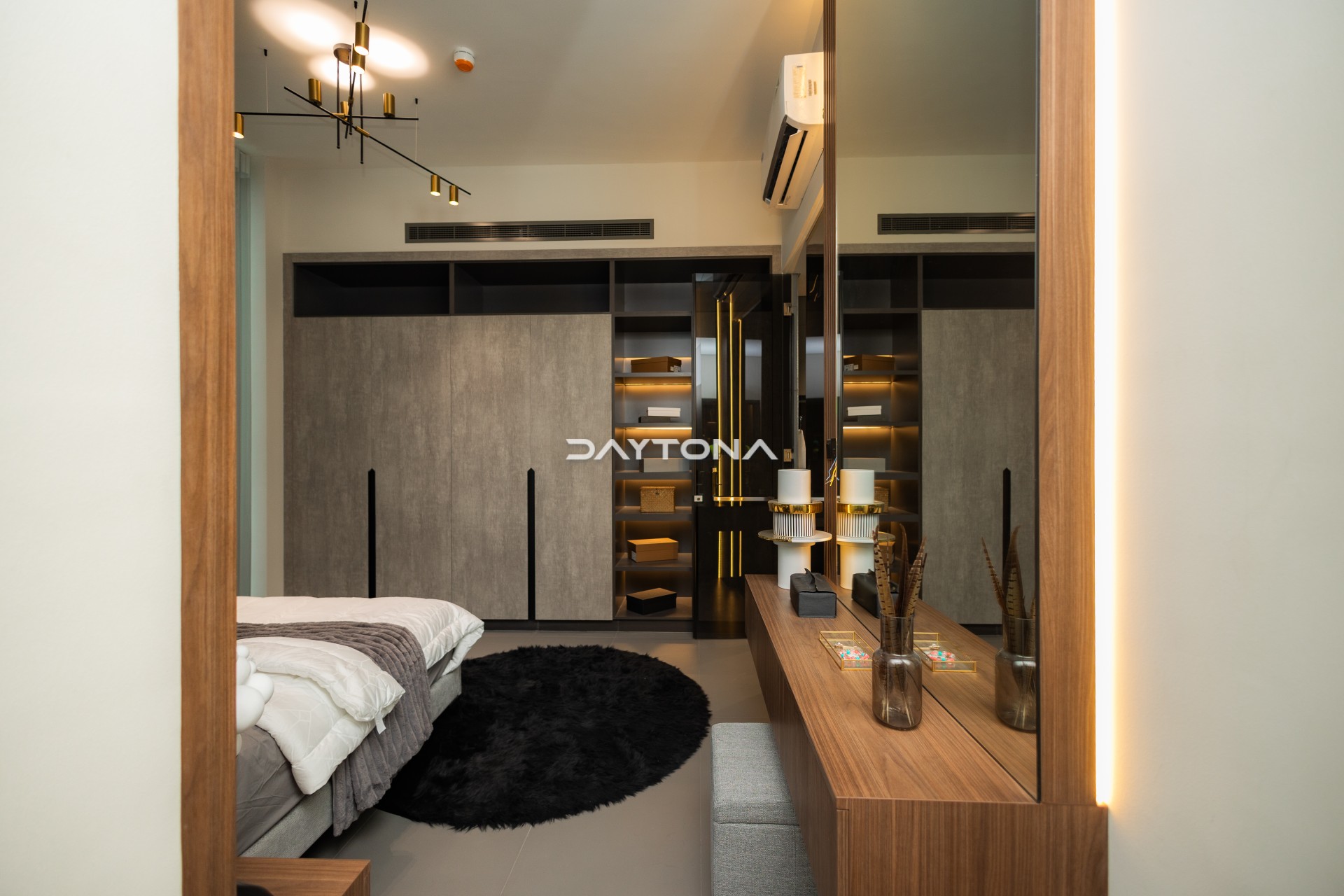 FULLY FURNISHED | LUXURIOUS MODERN | READY TO MOVE