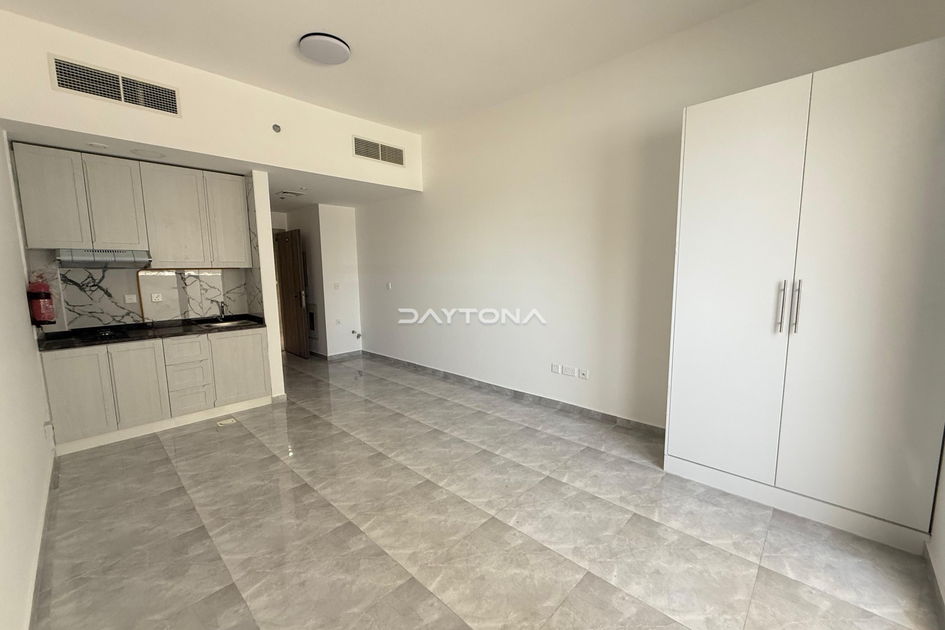 PRIME LOCATION | SPACIOUS LAYOUT | WELL MAINTAINED | STUDIO