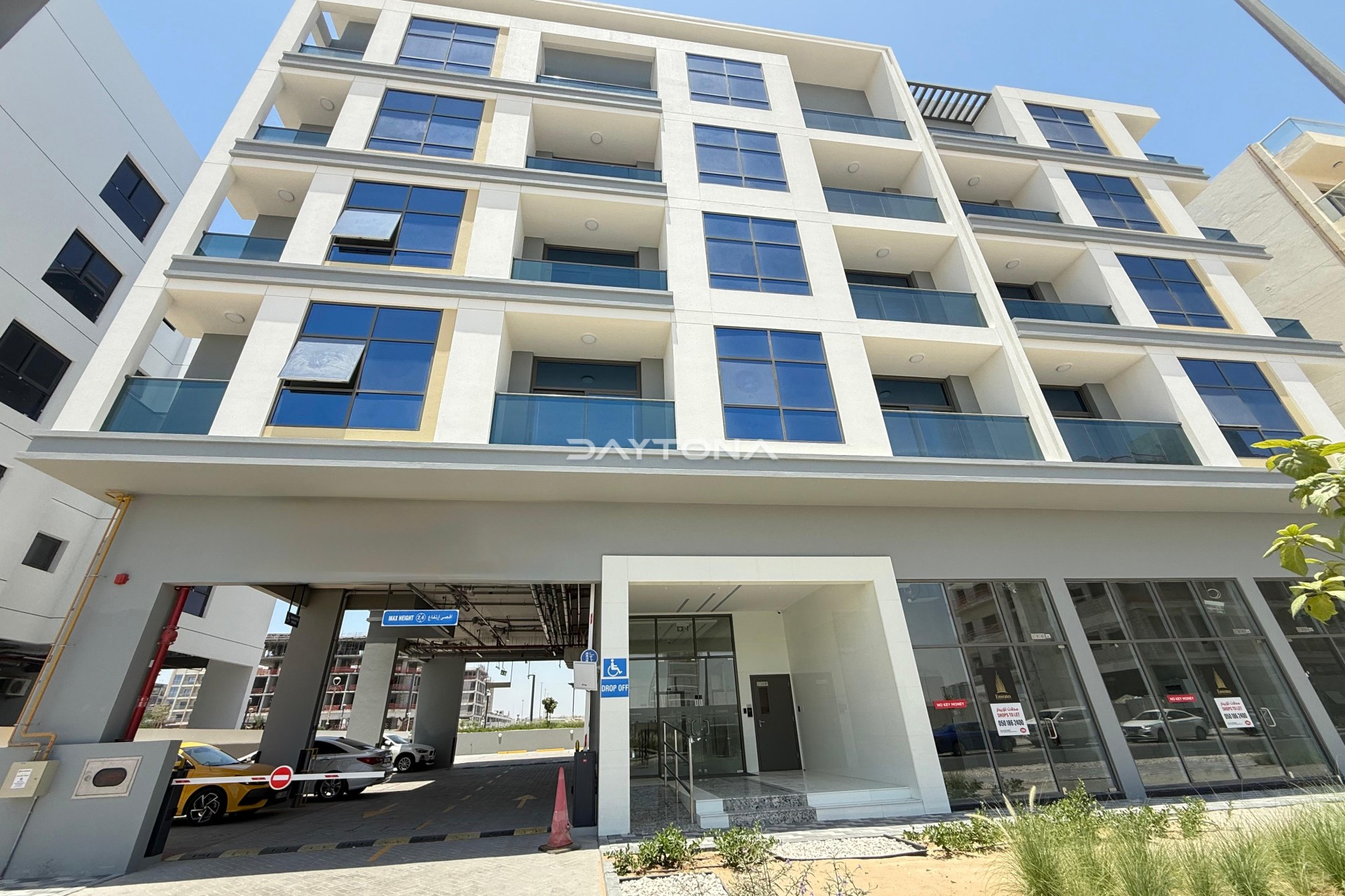 SPACIOUS LAYOUT | READY TO MOVE IN | CLOSED PARKING