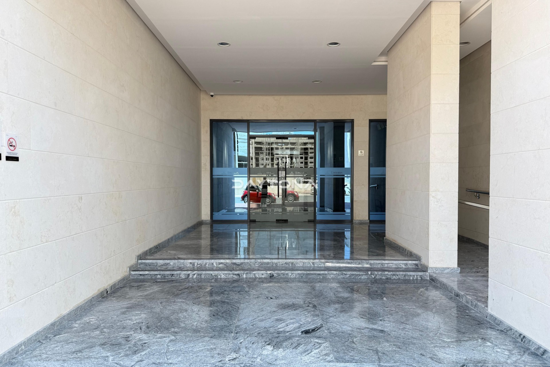 SPACIOUS LAYOUT | READY TO MOVE IN | CLOSED PARKING